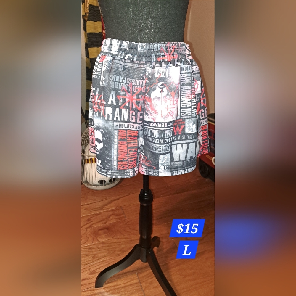 Graphic Print Belltrix And Wizarding World Print Shorts